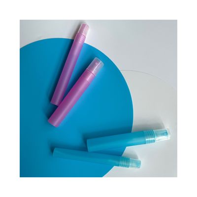 Matériau du corps PP 5ml 8ml 10ml Coloré Portable Bouteille de parfum vide et rechargeable Spray